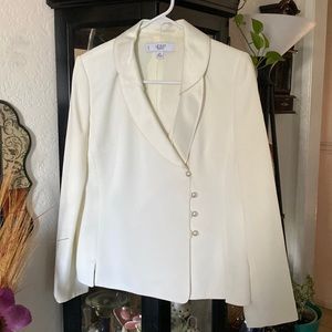 Nice blazer this has the skirt to go with it